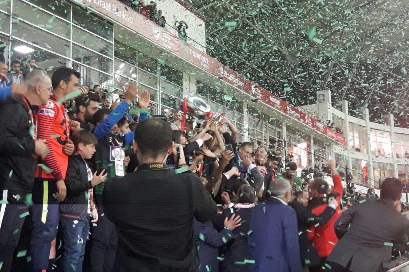 Ziraat Türkiye Kupası'nda şampiyon Akhisarspor Ziraat Türkiye Kupası'nda şampiyon Akhisarspor